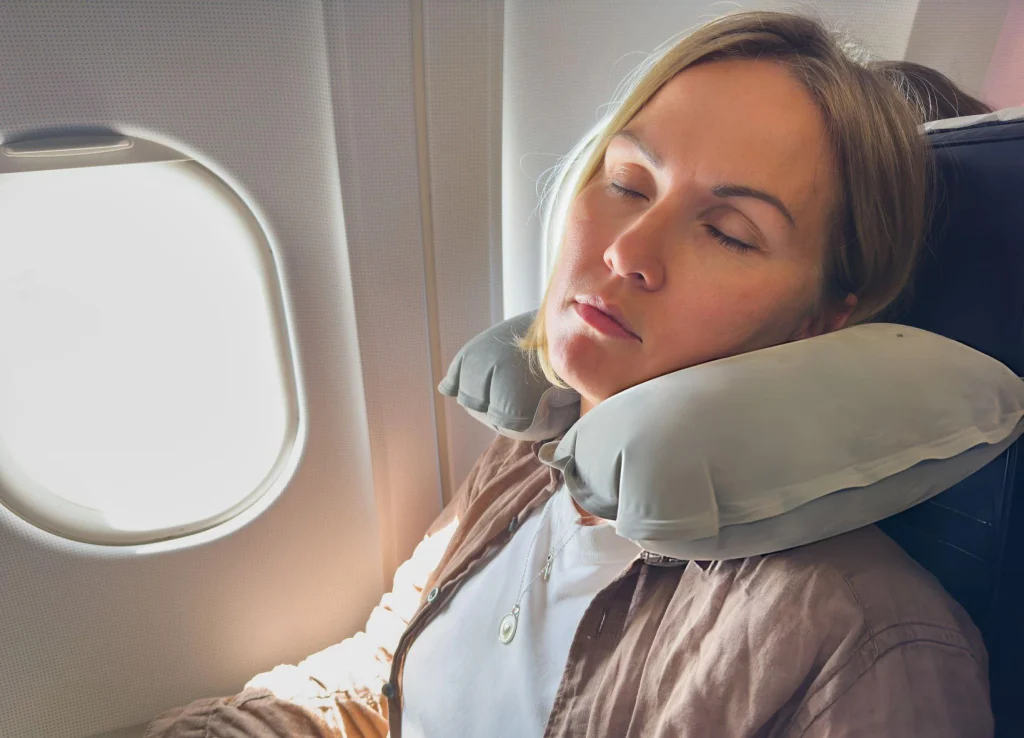 Find the Perfect Travel Neck Pillow for Stress-Free Trips 6 www.beatsnoop.com 3000 vo5aH9AJ6y